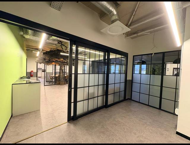 428M² OFFICE TO LET IN MAGALIESSIG
